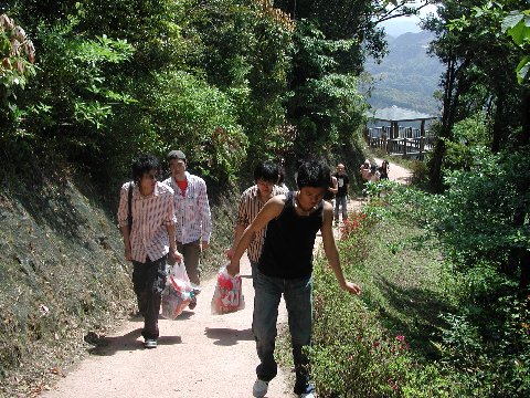 藺牟田池の飯盛山に登る